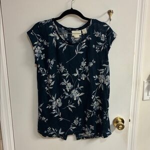 Cynthia Rowley Navy Blue Linen Top with White Floral Design Sz L